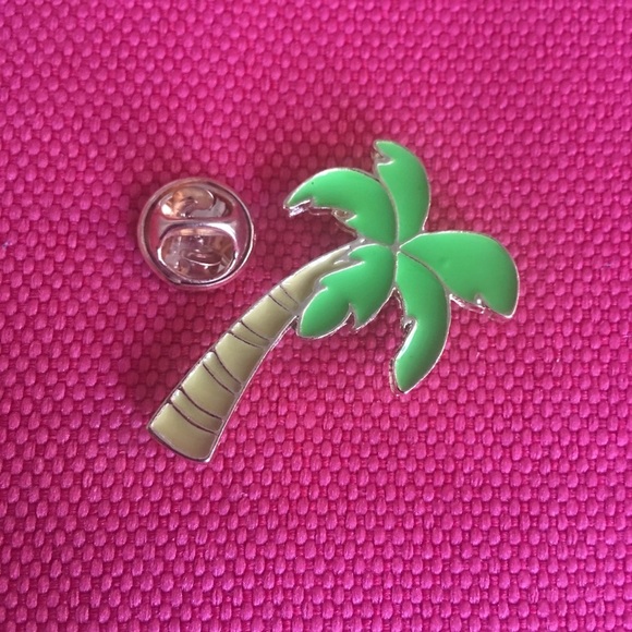 3/$23 🆕 Palm Tree Enamel Pin Brooch ❣️ - Picture 2 of 4